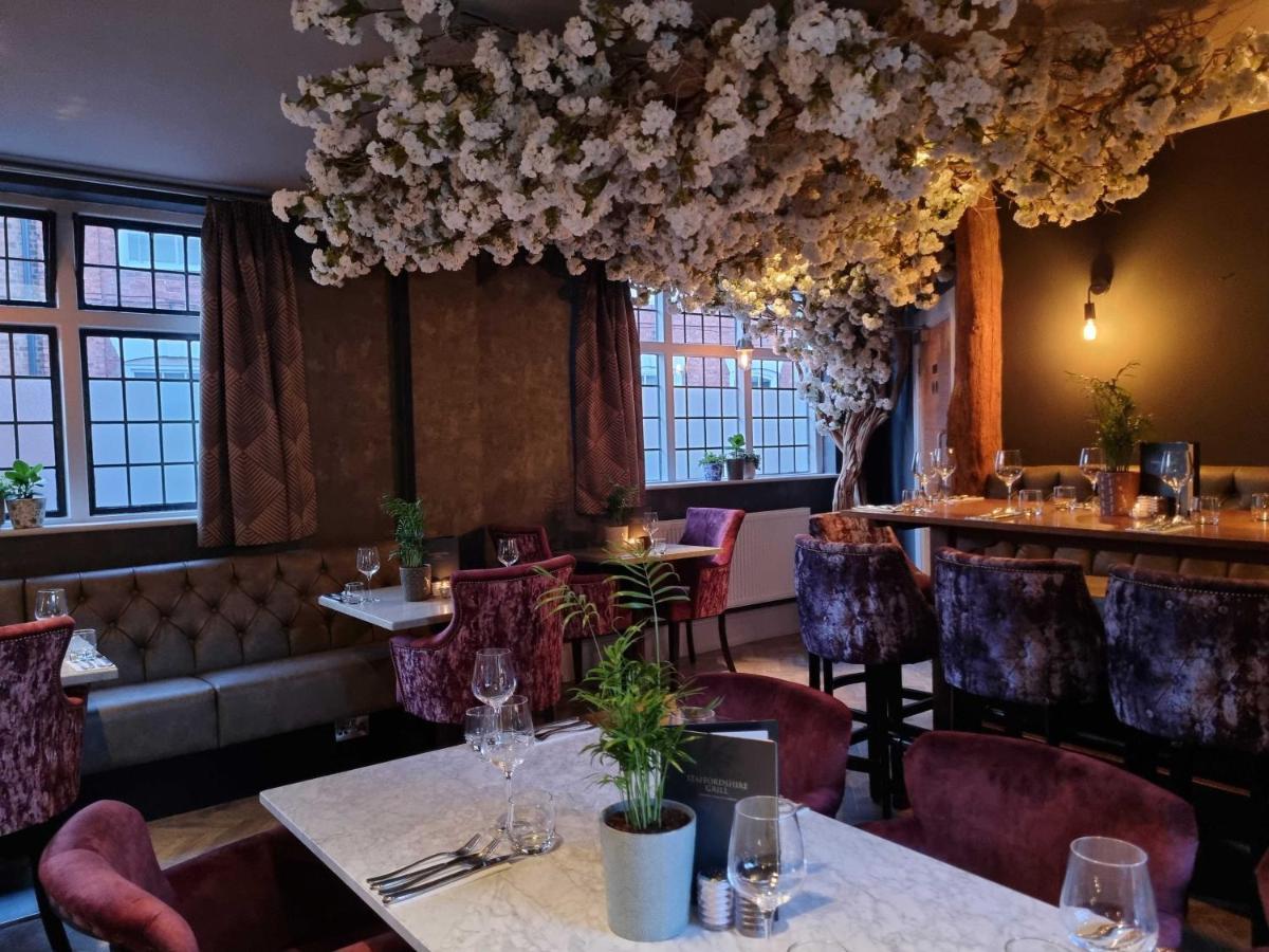 The Lion Hotel Brewood Екстер'єр фото